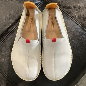 Vivobarefoot slip on leather shoes, size 35 (5)